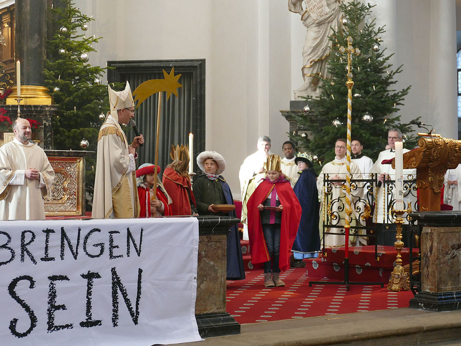 Aussendung der Sternsinger im Hohen Dom zu Fulda (Foto: Karl-Franz Thiede)